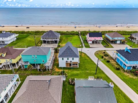 Salty Seabass 4BR Seaside Escape House in Texas City