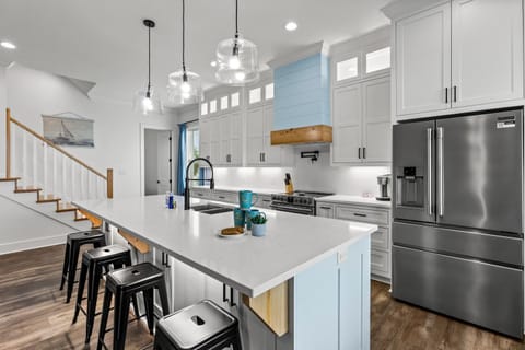 Salty Seabass 4BR Seaside Escape House in Texas City