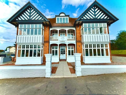 Property building, Facade/entrance, Day