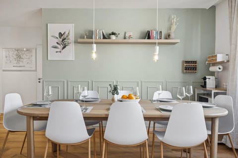 Coffee/tea facilities, Seating area, Dining area