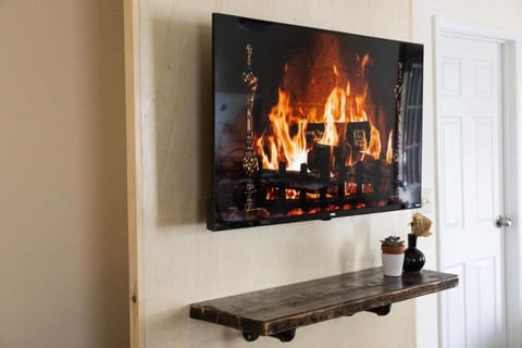 Private Classy 2nd Flr 3 Bed Apt Near Downtown Apartment in Torrington