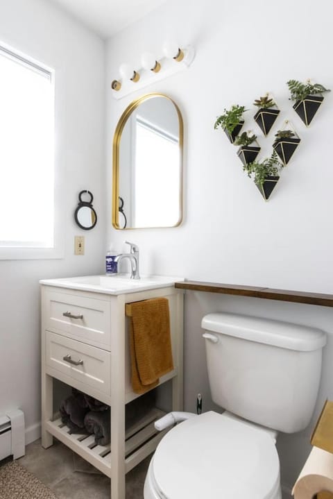 Private Classy 2nd Flr 3 Bed Apt Near Downtown Apartment in Torrington