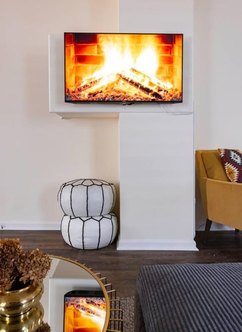 Private Modern 1st Flr 3 Bed Apt Close to Downtown Apartment in Torrington