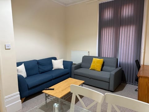 Living room, Seating area, furniture