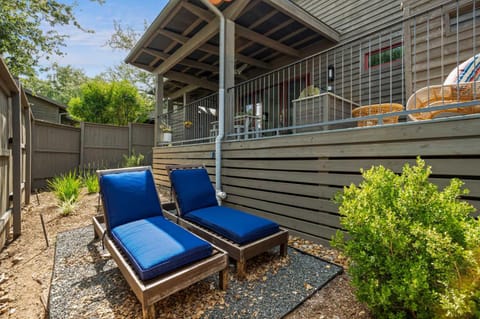 Relaxing Lake Escape - 1BR, Pickleball & BBQ House in Lake Travis