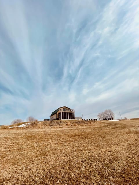 Barn On The Ridge - HOT TUB - Sleeps 6 House in Iowa