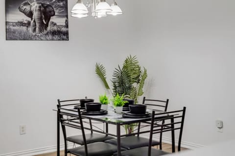 Tasteful 3BR I Free Parking I Workspace Apartment in Grand Prairie