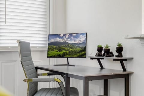 Tasteful 3BR I Free Parking I Workspace Apartment in Grand Prairie