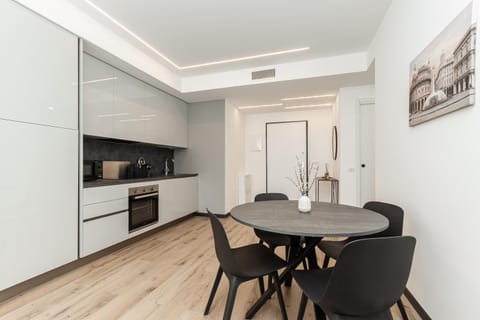 Dining area, oven, stove