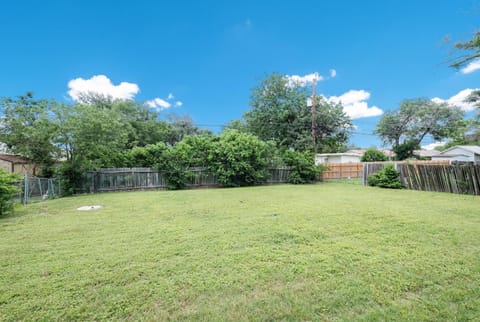 BL, Lackland- BMT- Seaworld- Washer-dryer House in San Antonio