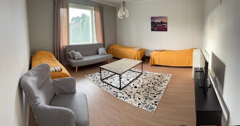 Bed, TV and multimedia, Living room, Seating area