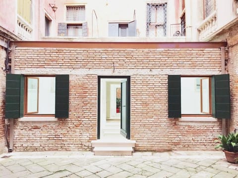 Property building, Facade/entrance