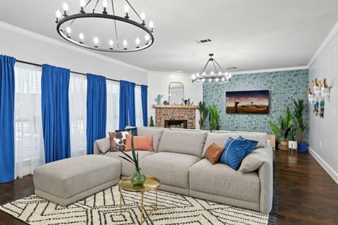 5BD 3BA Pool Oasis Come Rest Relax & Recharge House in Burleson