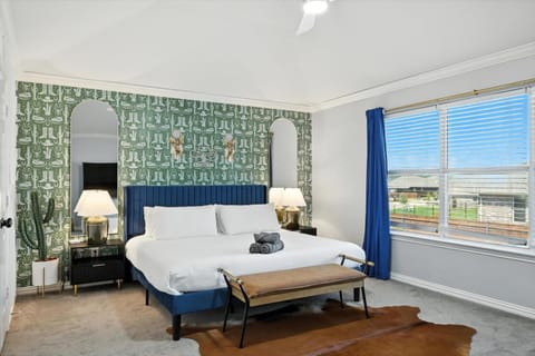 5BD 3BA Pool Oasis Come Rest Relax & Recharge House in Burleson