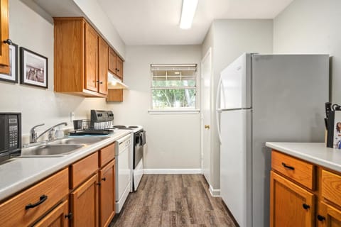 12D- In-unit Washer & Dryer - Free Parking - Fast Wi-Fi Apartment in Cypress