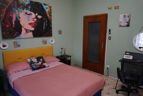 Bed, Photo of the whole room, Seating area, Bedroom