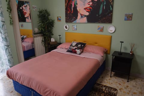 Bed, Photo of the whole room, Bedroom, locker