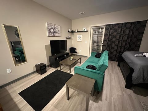 Harbor Hollow-Studio 2 mins to Renasant Apartment in Memphis