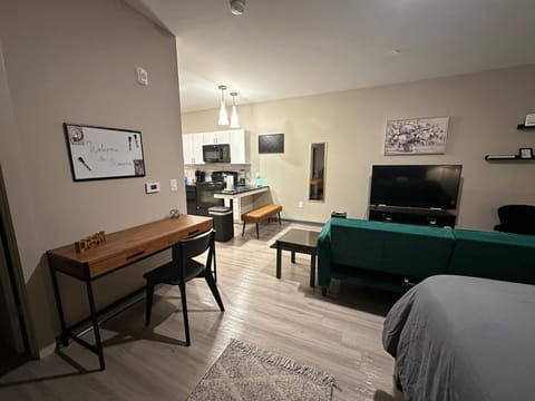 Harbor Hollow-Studio 2 mins to Renasant Apartment in Memphis