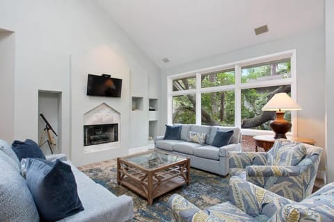 Direct Beach Path & Pool Near The Salty Dog Cafe House in Hilton Head Island