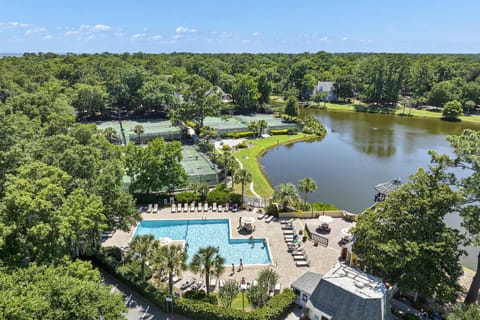 279 Evian Villa Pristine Getaway Heart of Shipyard Villa in North Forest Beach