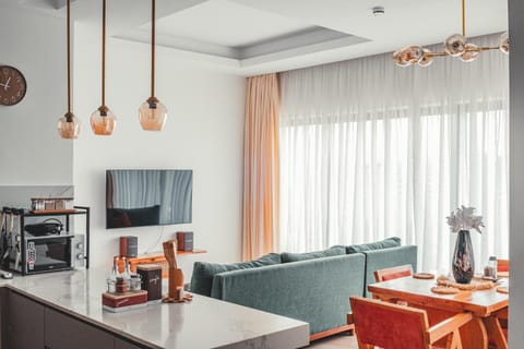 Communal lounge/ TV room, TV and multimedia, Coffee/tea facilities, Kitchen or kitchenette, Living room, Seating area, Dining area, Evening entertainment