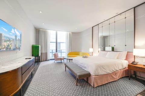 Bed, TV and multimedia, Seating area