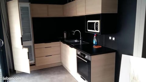 chalet à l'Edune 6 ou 12pers avec mon2ème chalet beau standing piscine couverte chauffée à 150m de la mer wifi inclus Campground/ 
RV Resort in Saint-Pair-sur-Mer