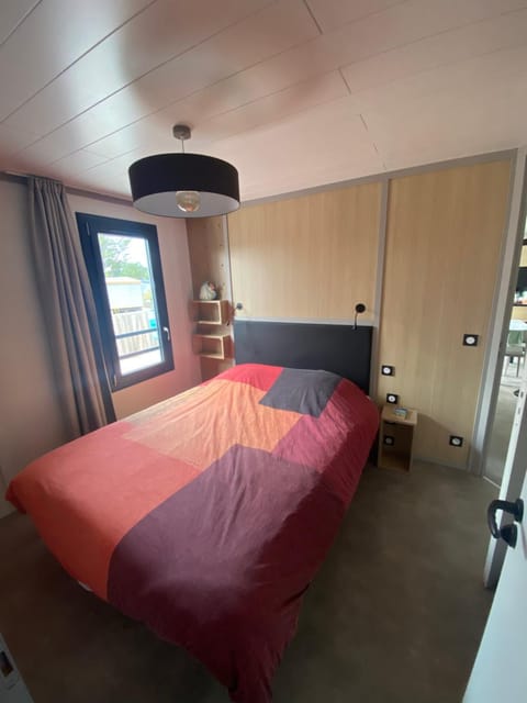 chalet à l'Edune 6 ou 12pers avec mon2ème chalet beau standing piscine couverte chauffée à 150m de la mer wifi inclus Campground/ 
RV Resort in Saint-Pair-sur-Mer