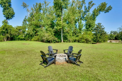 8 Mi to Clemson Peaceful Family Home with Yard House in Seneca