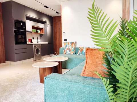 Kitchen or kitchenette, Living room, Seating area, oven