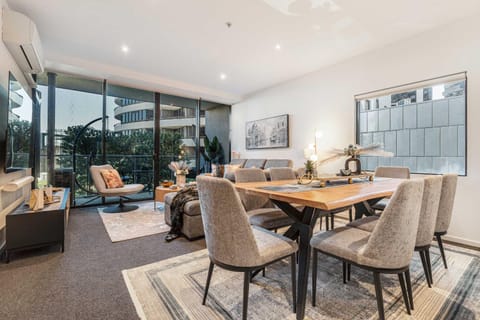 Living room, Seating area, Dining area, air conditioner