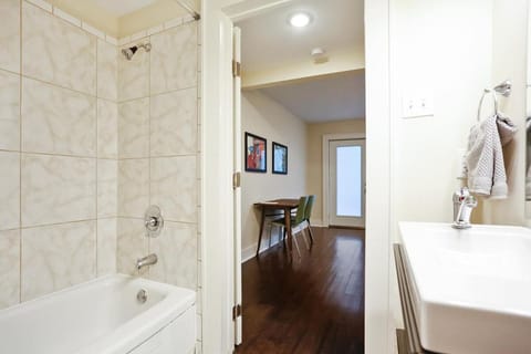 Cute 1bed steps from French Q and Jazz venues Apartment in Garden District