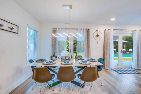 Friendly Fox Luxury Pool & Spa - Near DT & Beach home House in Fort Lauderdale