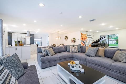 Fox Private Resort- Near Downtown & Beach home House in Fort Lauderdale