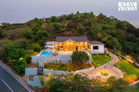 Property building, Garden, Swimming pool