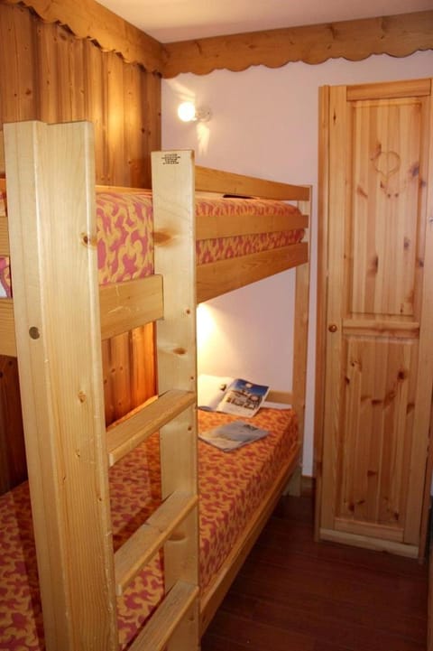Bed, Photo of the whole room, Bedroom, bunk bed, wardrobe
