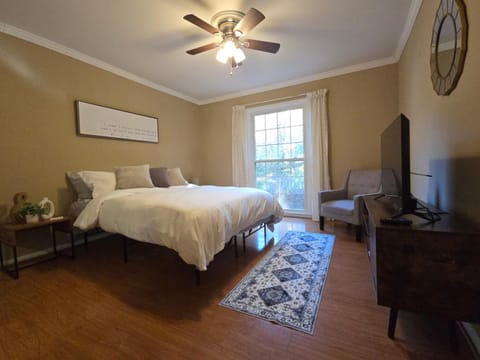 Charming Contemporary Home Vacation rental in Vestavia Hills