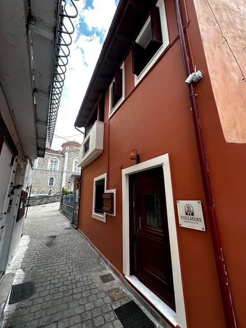 Property building, Neighbourhood