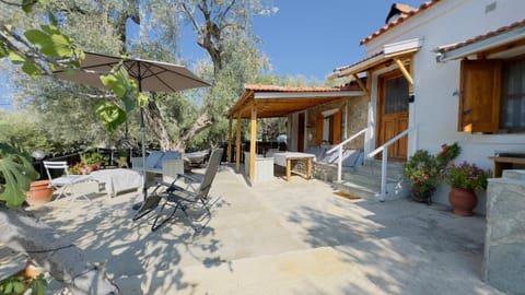 Lithos Estate Plomari House in İzmir Province