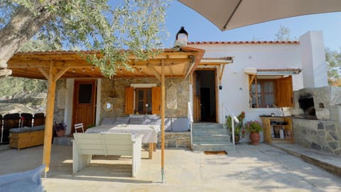 Lithos Estate Plomari House in İzmir Province