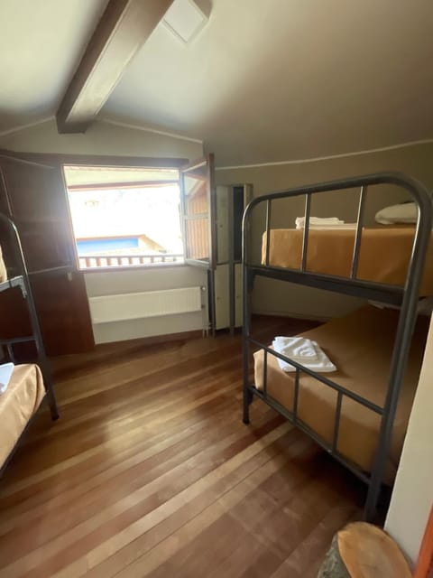 Bedroom, bunk bed