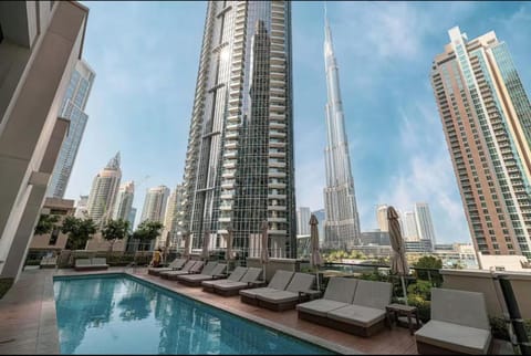 Property building, City view, Pool view, Swimming pool, sunbed