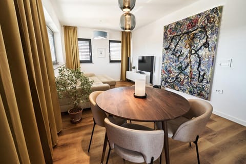 Communal lounge/ TV room, TV and multimedia, Living room, Seating area, Dining area, Evening entertainment
