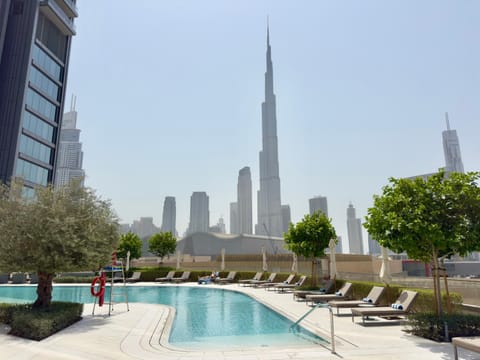 Property building, Day, Pool view, Swimming pool, sunbed