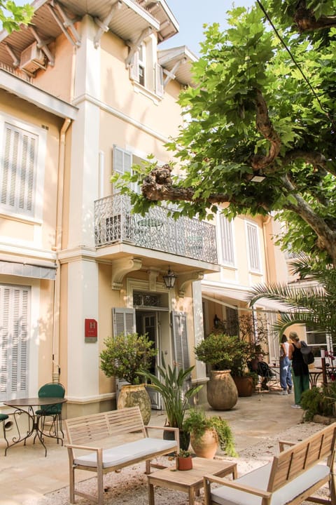 Property building, Balcony/Terrace