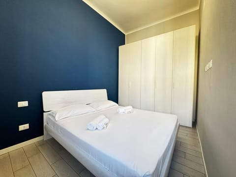 Bed, Photo of the whole room, Bedroom, towels, wardrobe