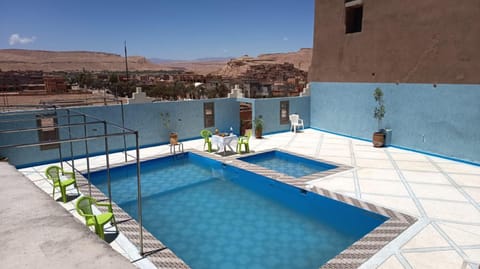 Swimming pool, Breakfast