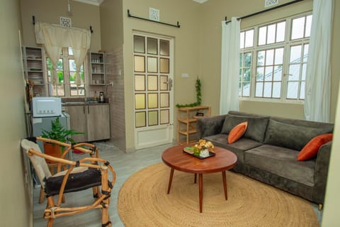 Kitchen or kitchenette, Living room, Seating area