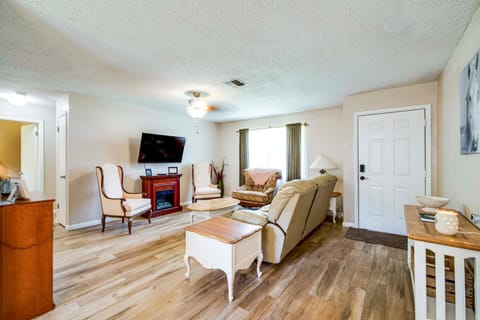 Explore Weeki Wachee Springs Pet-Friendly Home House in Brooksville